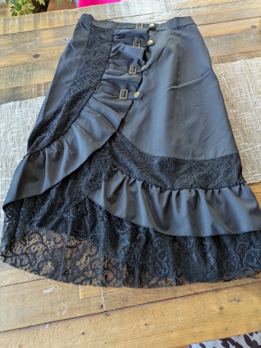 NWT azbro black gothic/victorian lace ruffle skirt snap closure size M #432